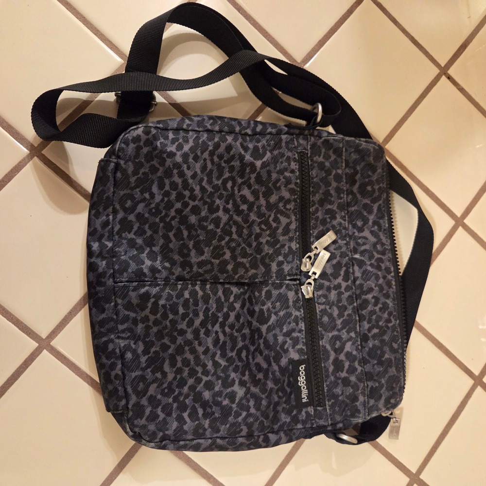 Baggallini Gray Leopard Print Nylon Crossbody Bag Travel Purse Adjustable Strap